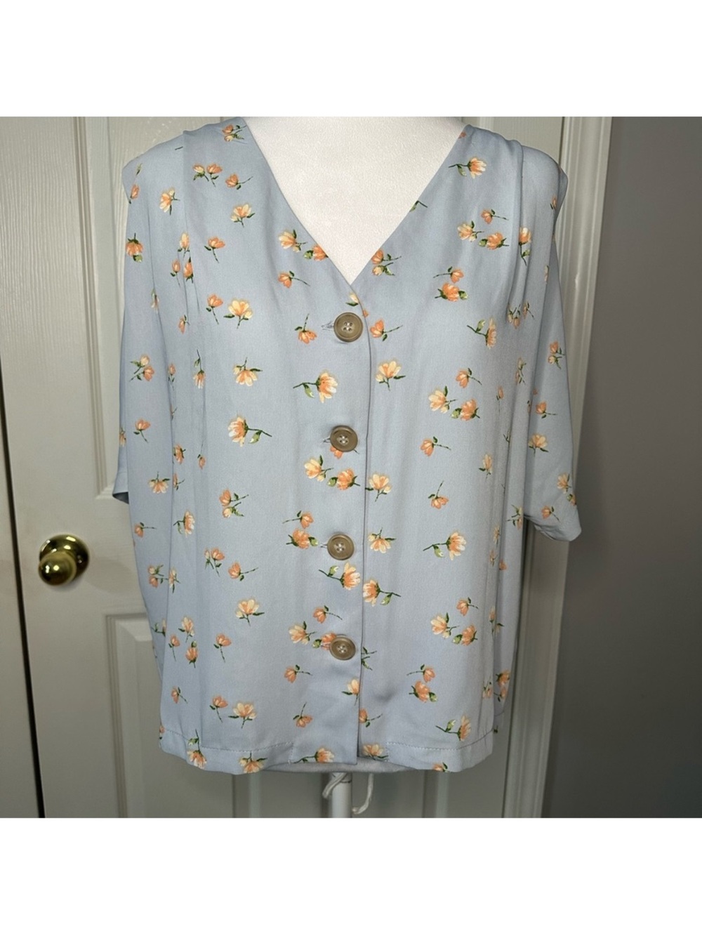 Elodie Top, size Large, button down crop style